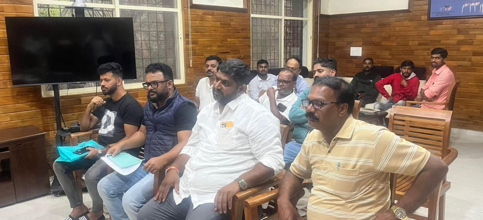 ಶೃಂಗೇರಿ ಕ್ಷೇತ್ರ ರೈತ ಒಕ್ಕೂಟದಿಂದ ಉಪ ಅರಣ್ಯ ಸಂರಕ್ಷಣಾಧಿಕಾರಿ(DFO) ಶ್ರೀ ಶಿವಶಂಕರ್ ಅವರ ಭೇಟಿ - Image 1