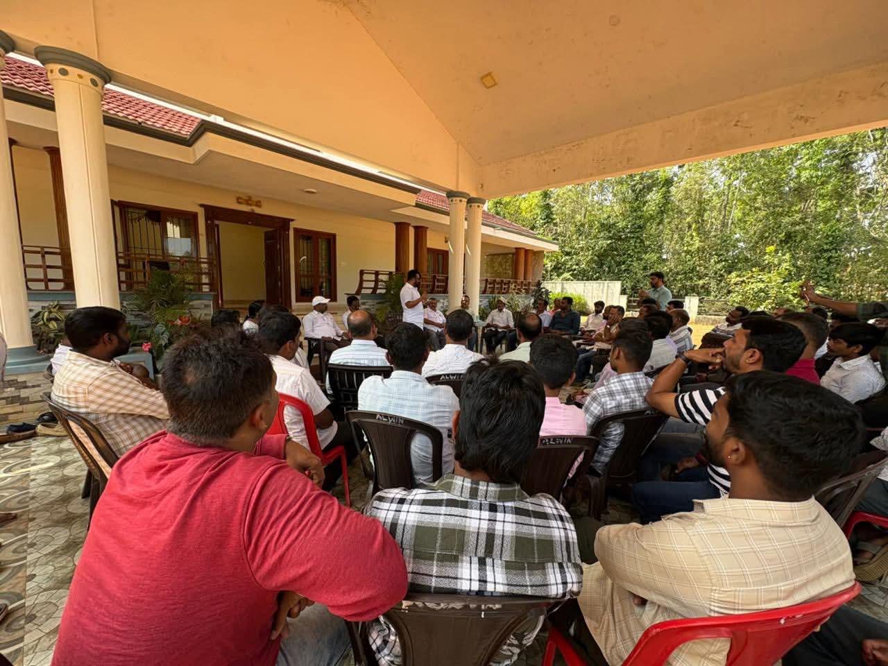 ಶೃಂಗೇರಿ ಕ್ಷೇತ್ರ ರೈತ ಒಕ್ಕೂಟದ ನೂತನ ಕಚೇರಿಗಳ ಉದ್ಘಾಟನೆ ಸಲುವಾಗಿ ಪೂರ್ವಭಾವಿ ಸಭೆ - Image 2