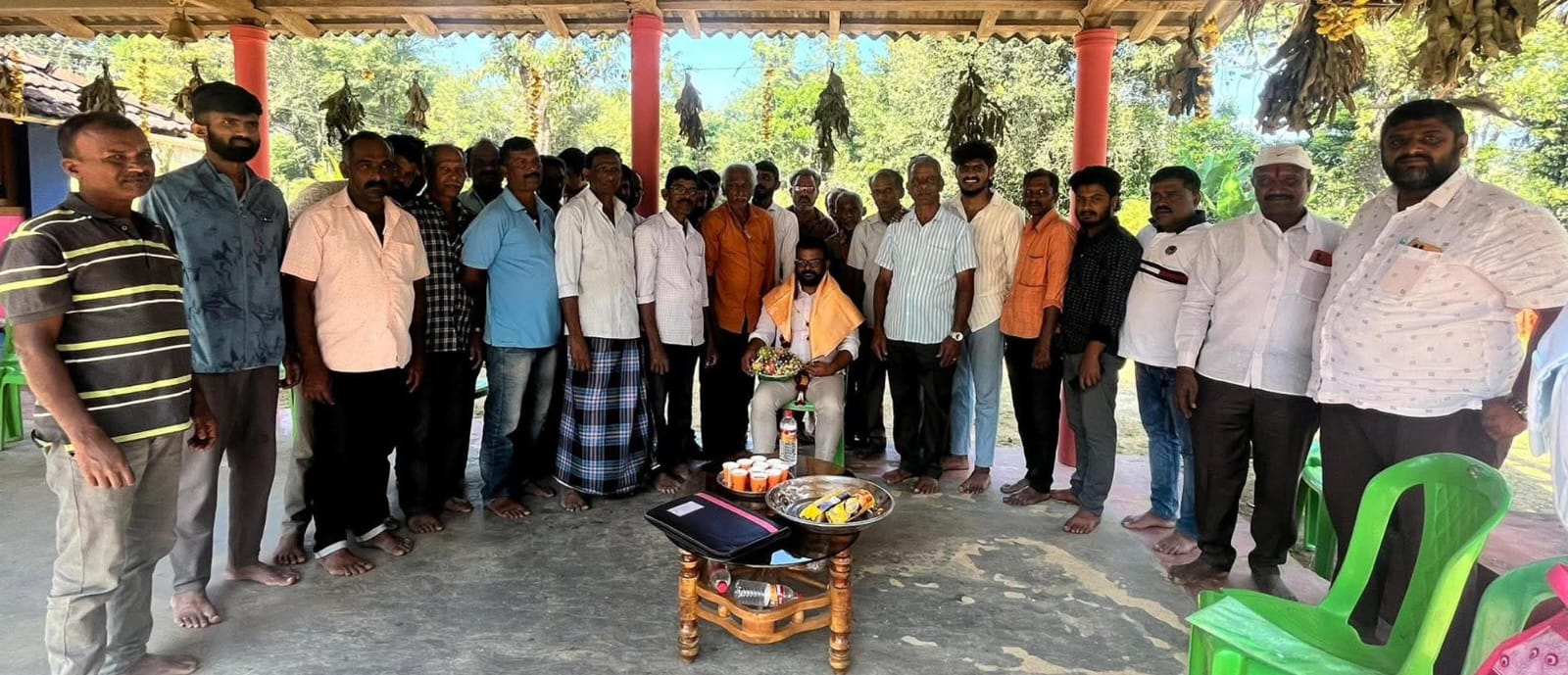 ನರಸಿಂಹರಾಜಪುರ ತಾಲೂಕಿನ ಹೆನ್ನಂಗಿ ಹಾಗೂ ಬೆಳ್ಳಂಗಿ ಭಾಗದ ರೈತರನ್ನು ಭೇಟಿ ಮಾಡಿ ಅವರ ಜಮೀನಿನ ಖಾತೆ, ಸಾಗುವಳ್ಳಿ ಚೀಟಿ (RTC) ಪಡೆಯಲು ಇರುವ ಅಡಚಣೆಗಳ ಬಗ್ಗೆ ಚರ್ಚೆ - Image 1