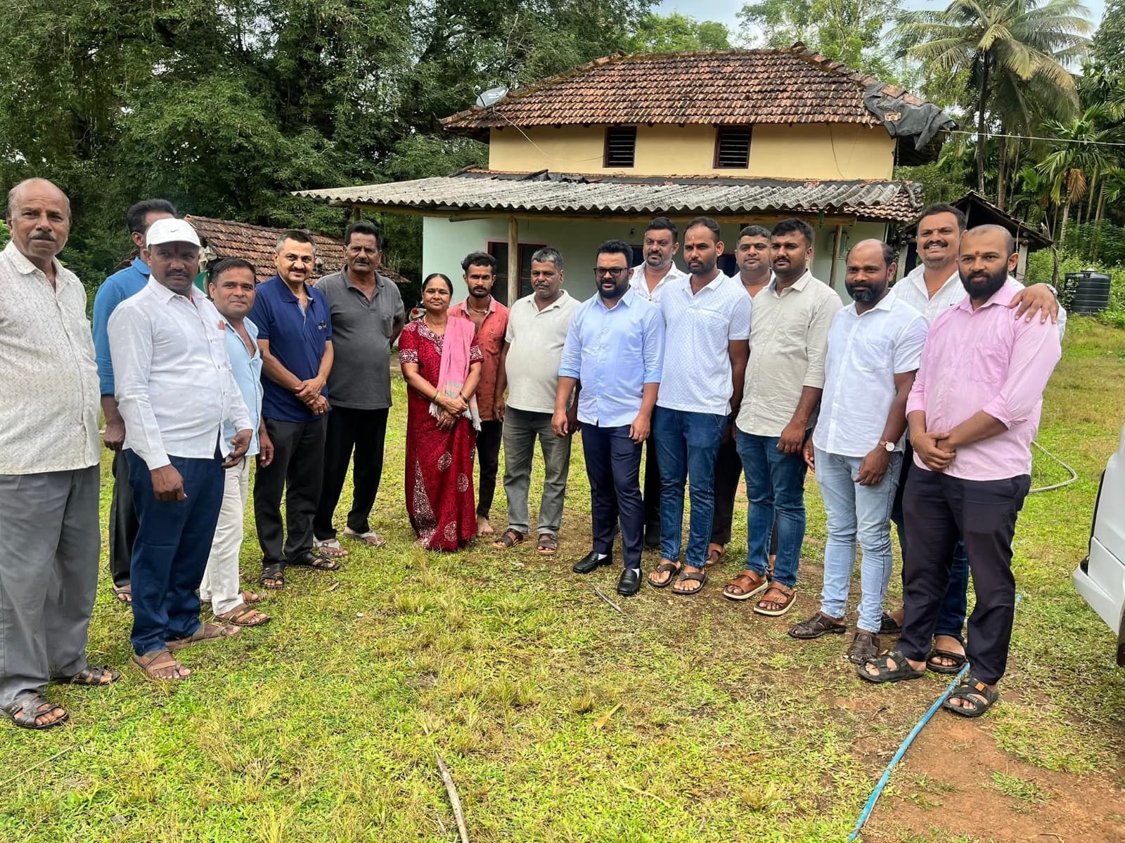 ಕಾಡಾನೆ ದಾಳಿಯಿಂದ ಹತ್ಯೆಗೀಡಾದ ಉಮೇಶ್ ಕೆರೆಗದ್ದೆ ಇವರ ಮನೆಗೆ ಭೇಟಿ - Image 1