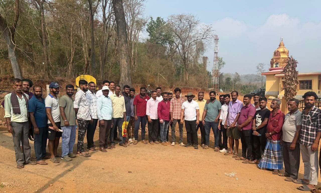 ಕೂಸ್ಗಲ್ ಅರಣ್ಯ ಪ್ರದೇಶದಲ್ಲಿ ಕಾಡ್ಗಿಚ್ಚು ಹಾರಿಸುವ ಕಾರ್ಯದಲ್ಲಿ ಶೃಂಗೇರಿ ಕ್ಷೇತ್ರ ರೈತ ಒಕ್ಕೂಟ ಶ್ರಮದಾನ - Image 1