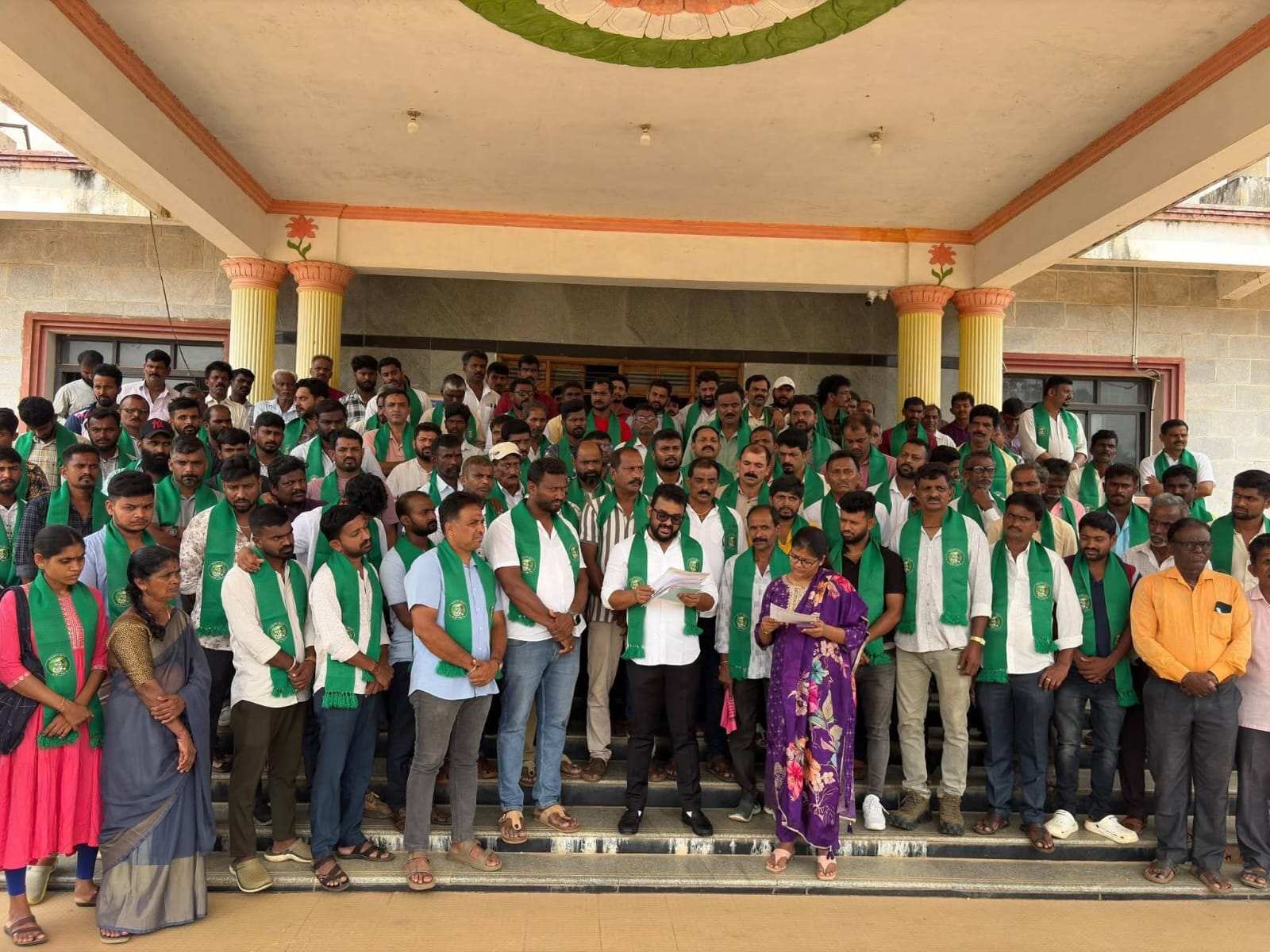 ಶೃಂಗೇರಿ ಕ್ಷೇತ್ರ ರೈತ ಒಕ್ಕೂಟದ ವತಿಯಿಂದ ನರಸಿಂಹರಾಜಪುರ ತಹಶೀಲ್ದಾರ್ ಭೇಟಿ - ರೈತರ ಹಲವು ಸಮಸ್ಯೆಗಳ ಕುರಿತು ಮನವಿ - Image 2