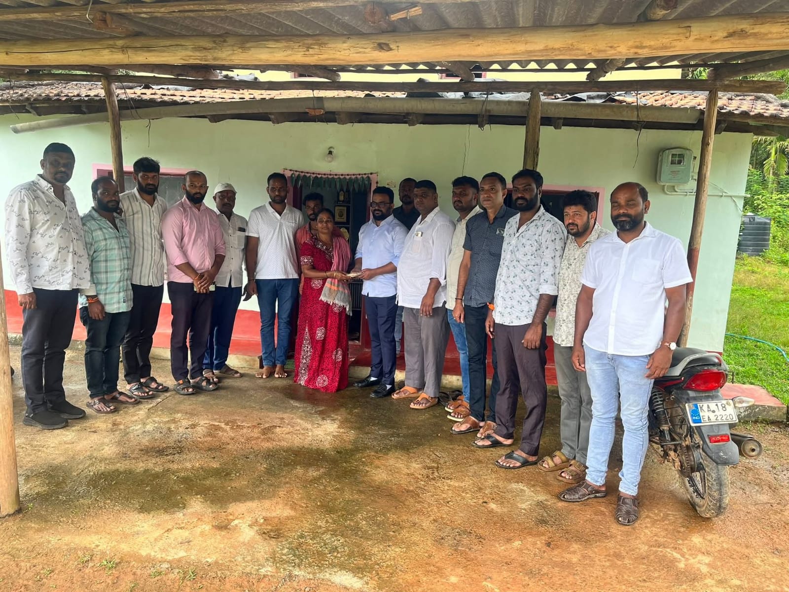 ಕಾಡಾನೆ ದಾಳಿಯಿಂದ ಹತ್ಯೆಗೀಡಾದ ಉಮೇಶ್ ಕೆರೆಗದ್ದೆ ಇವರ ಮನೆಗೆ ಭೇಟಿ